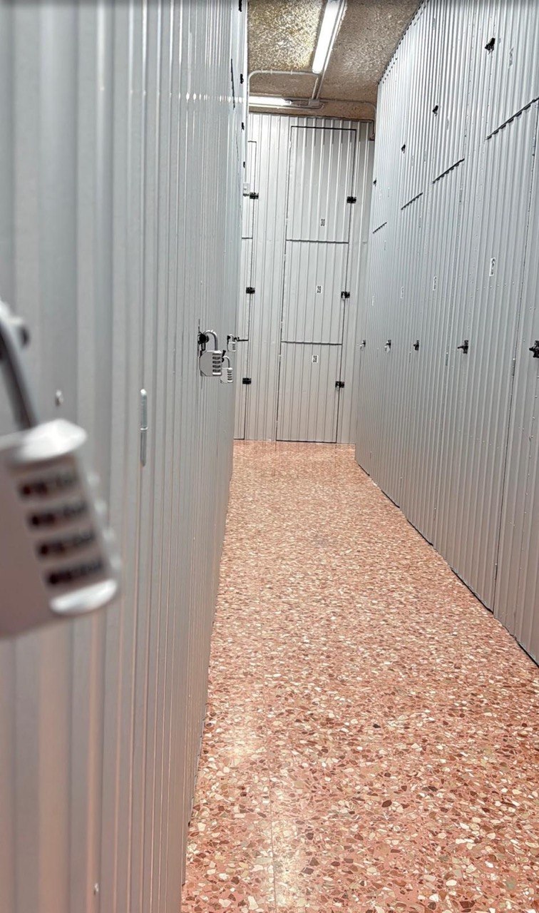 Corredor con candados